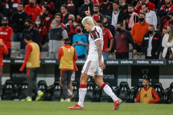 Pedro sentia apenas incômodo leve antes da partida contra o Athletico | Crédito: Gabriel Machado/AGIF