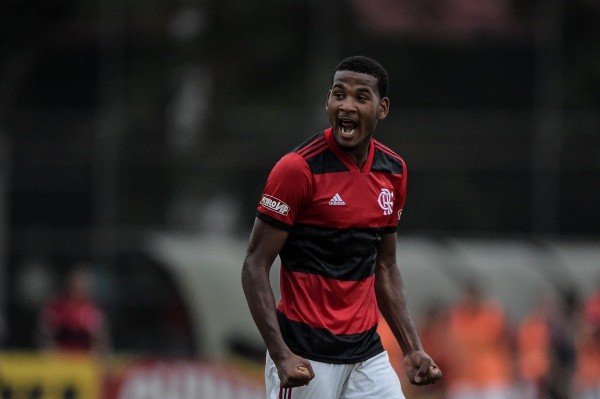 Foto:Thiago Ribeiro/AGIF | Cleiton assina até 2025 com o Mengão