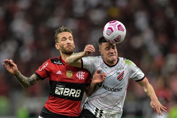 Thiago Ribeiro/AGIF / Léo Pereira em campo pelo Flamengo. 