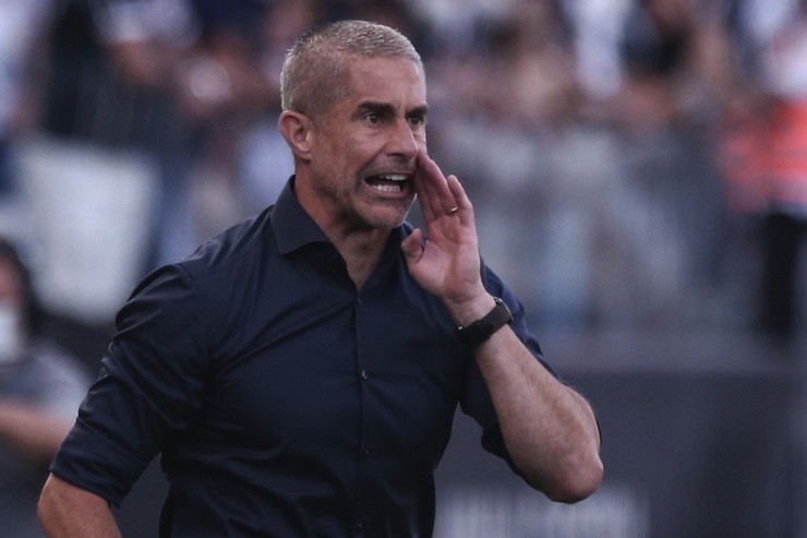  Ettore Chiereguini/AGIF - Sylvinho, treinador do Corinthians, vai para mais uma temporada no comando do clube