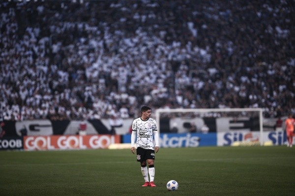 (Foto: Ettore Chiereguini/AGIF) Gil participou de todos os jogos do Corinthians