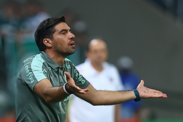 (Foto: Marcello Zambrana/AGIF) Abel se mosta insatisfeito com falta de um camisa 9 no Palmeiras