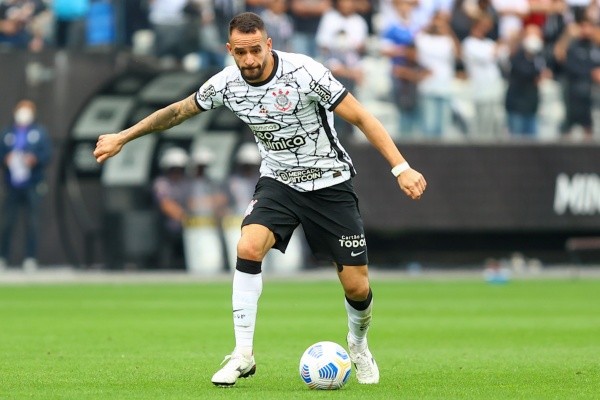 Foto: Marcello Zambrana/AGIF – Renato Augusto em ação pelo Corinthians