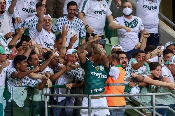 Foto: Marcello Zambrana/AGIF/ Deyverson comemorando gol do Palmeiras. 