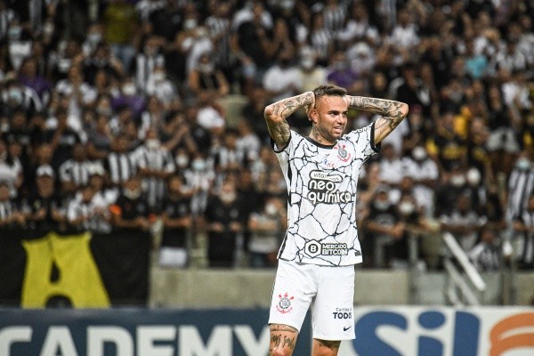 Foto: Kely Pereira/AGIF – Luan está em sua segunda temporada pelo Corinthians e perdeu espaço com Sylvinho