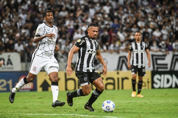 Foto: Kely Pereira/AGIF – Sobral, de 27 anos, tem contrato no Ceará até o fim de 2023 e está na lista de Fabián Bustos