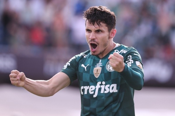 Uruguai - 27/11/2021 - LIBERTADORES 2021 FINAL, PALMEIRAS X FLAMENGO - Raphael Veiga jogador do Palmeiras comemora seu gol durante partida contra o Flamengo no estadio Centenario pelo campeonato Copa Libertadores 2021. Foto: Ettore Chiereguini/AGIF