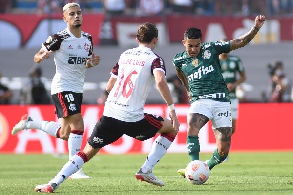 Foto:FocoUy/AGIF | Filipe Luís falhou no 1º gol do Palmeiras