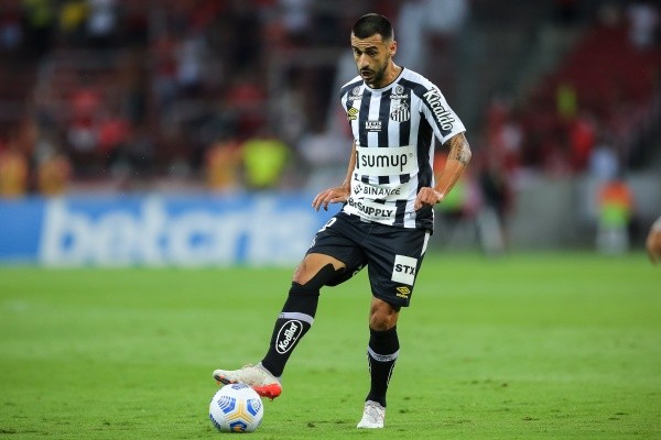 Foto: Pedro H. Tesch/AGIF – Camacho e mais 6 nomes tem saída pedida por torcida santista