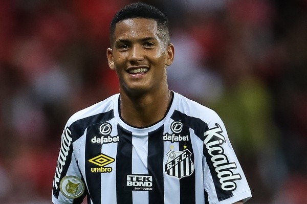 Foto: Pedro H. Tesch/AGIF – Ângelo é um dos desfalques da equipe do Santos para a partida contra o Ituano