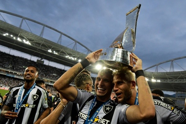 Rafael Navarro conquistou a Série B com o Botafogo na última temporada (Foto: Thiago Ribeiro/AGIF)