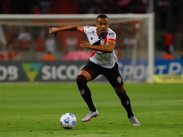 Foto: Maxi Franzoi/AGIF – Marlon Freitas tem ótimos números pelo Atlético-GO na atual temporada