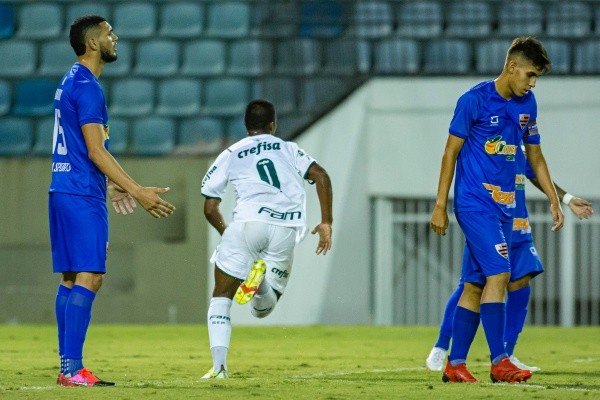 Foto: Diogo Reis/AGIF – Mesmo com 15 anos, Endrick já se destaca enfrentando adversários da categoria sub-20
