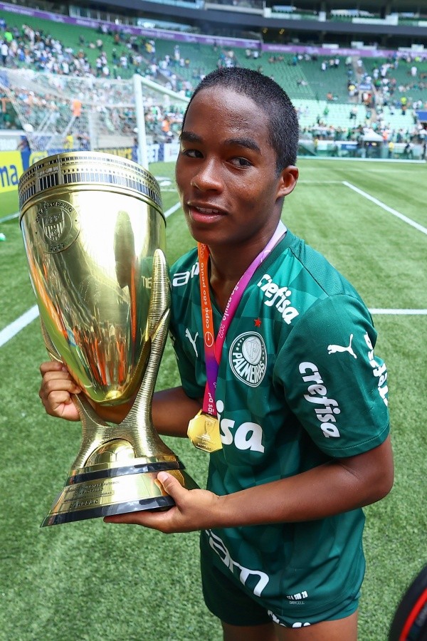 Foto: Marcello Zambrana/AGIF – Endrick foi campeão da Copinha pelo Palmeiras