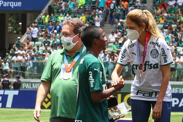 Foto:Marcello Zambrana/AGIF – Endrick e Leila Pereira