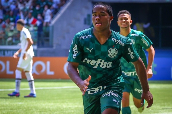 Endrick é a grande promessa do Palmeiras na base (Foto: Marcello Zambrana/AGIF)