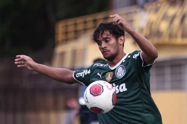 Foto: Ettore Chiereguini/AGIF – Gustavo Scarpa tem vínculo até o fim deste ano e deve renovar com o Palmeiras