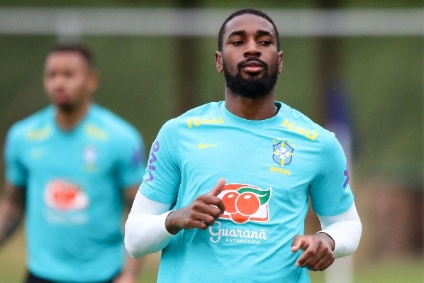 Foto: Fernando Moreno/AGIF – Após começo ruim, Gerson deu a volta por cima e se tornou indispensável no novo clube