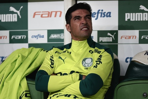 Foto: Ettore Chiereguini/AGIF – Abel Ferreira foi bicampeão da Libertadores com o Palmeiras e busca o título mundial