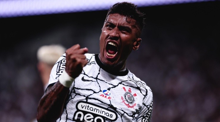 Paulinho elogiou a força do elenco contra o Mirassol. Foto:     Ettore Chiereguini/AGIF