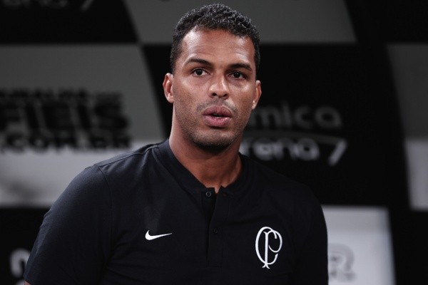 Agif/Ettore Chiereguini – Fernando Lázaro recebe carinho do pai
