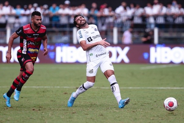Foto:Ettore Chiereguini/AGIF | Bustos não vê Ricardo Goulart como centroavante