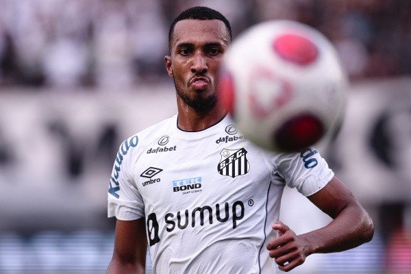 Foto:Ettore Chiereguini/AGIF | Possibilidade de negociar Lucas Braga agita bastidores do Santos