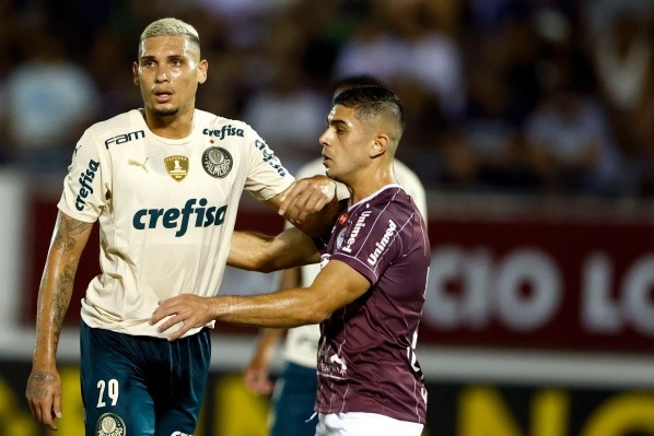 Foto:Thiago Calil/AGIF | Rafael Navarro foi titular diante da Ferroviária