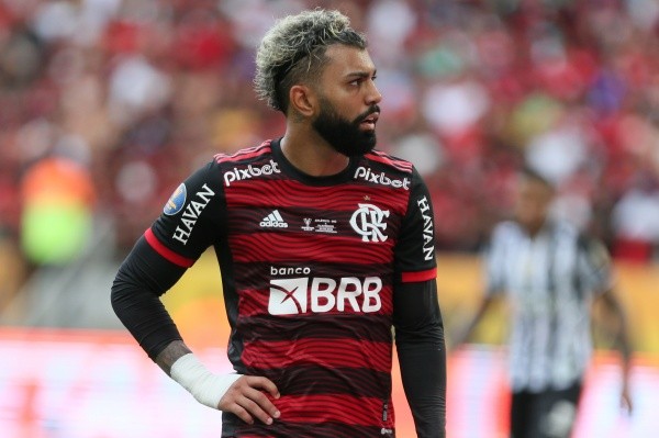 Foto: Gil Gomes/AGIF – Camisa 9 foi criticado por muitos rubro-negros por não ter assumido a cobrança de Vitinho, defendida por Everson