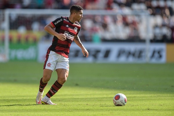 Thiago Ribeiro/AGIF/ João Gomes em campo pelo Flamengo. 