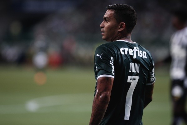 Foto:Ettore Chiereguini/AGIF | Dudu se destaca em dribles, mas perde em pontaria
