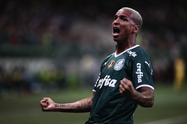Foto: Ettore Chiereguini/AGIF – Deyverson jogou ao lado de Theo Hernández antes de se mudar para o Palmeiras