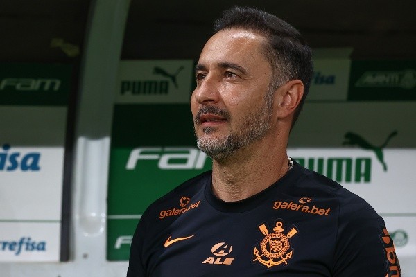 Vitor Pereira, técnico do Corinthians (Foto: Marcello Zambrana/AGIF)