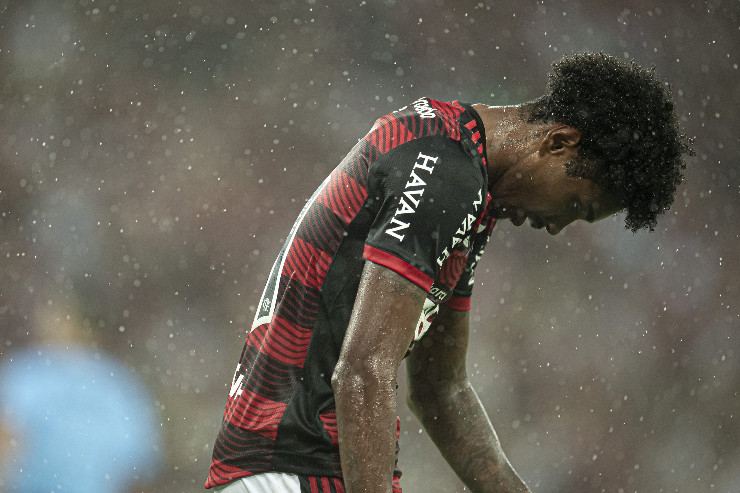 Vitinho tem contrato com o Flamengo até dezembro (Foto: Jorge Rodrigues/AGIF)