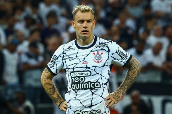 Foto: Marcello Zambrana/AGIF – Róger Guedes (foto) foi duramente criticado por Neto; Piton e João Pedro também estão no “bolo”