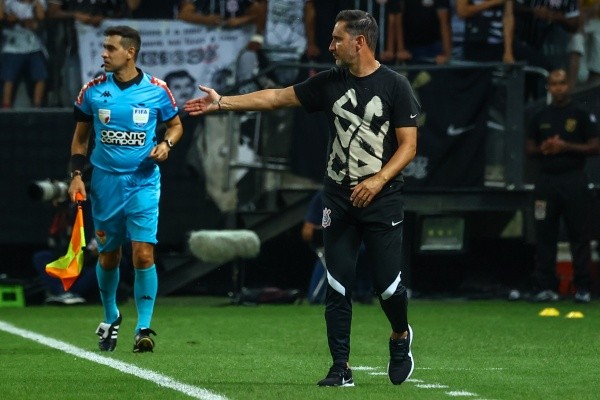Foto: Marcello Zambrana/AGIF – Vitor Pereira tem missãao de fazer a melhor campanha desde o título em 2012