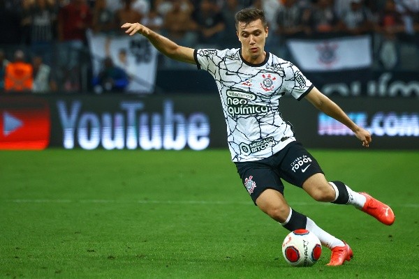 Foto: Marcello Zambrana/AGIF – Lucas Piton tem sido o titular da posição no Timão