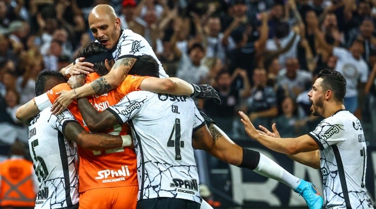 Foto: Marcello Zambrana/AGIF - Nos pênaltis, Corinthians bateu o Guarani para ir à semifinal