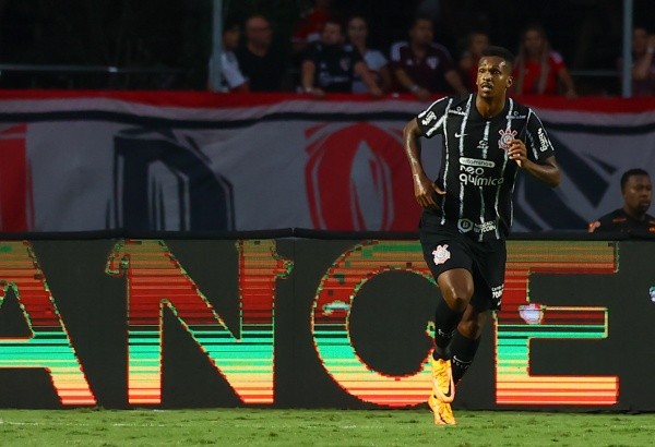 Foto: (Marcello Zambrana/AGIF) - Jô deve ser uma das novidades do Timão