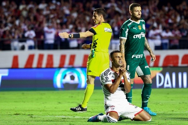 Foto: Marcello Zambrana/AGIF | No fim das contas, pênalti serviu para o placar ser aberto no Morumbi