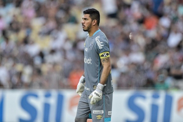 João Paulo com a camisa do Santos (Foto: Thiago Ribeiro/AGIF)