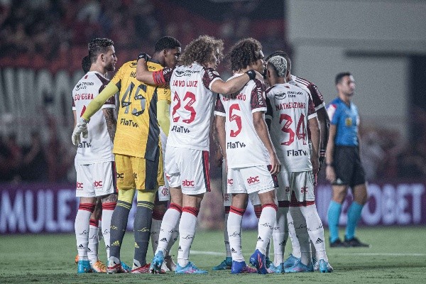  Heber Gomes/AGIF/ Flamengo antes do duelo contra o Atlético-GO. 