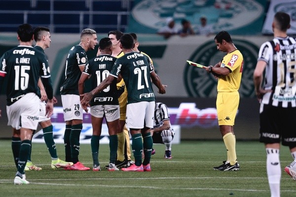 ((Foto: Ettore Chiereguini/AGIF) Palmeiras é derrotado pelo Ceará
