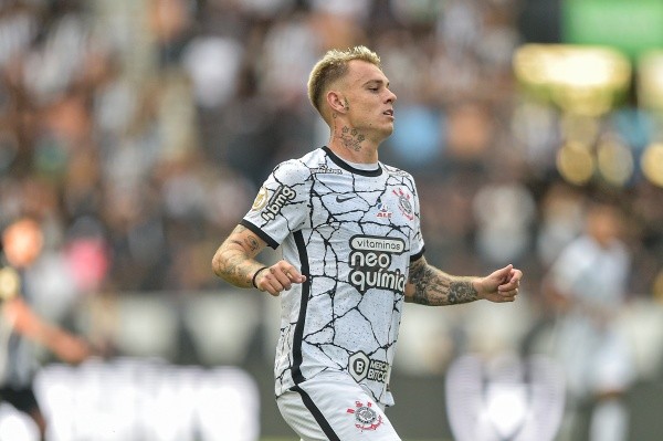 Foto: Thiago Ribeiro/AGIF – Róger Guedes revela que o treinador só solta a escalação nos dias dos jogos