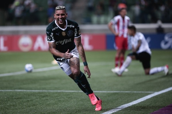 Foto: Ettore Chiereguini/AGIF | Navarro foi o primeiro da história do Verdão a marcar quatro gols em um mesmo jogo da Libertadores
