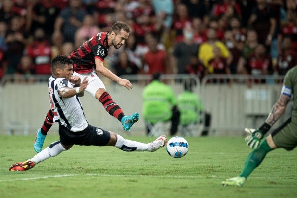 Foto: Jorge Rodrigues/AGIF – Éverton Ribeiro tem contrato no Flamengo até dezembro