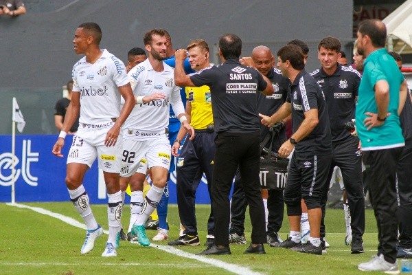 Foto: Fernanda Luz/AGIF – Santos chega a três jogos de invencibilidade na temporada