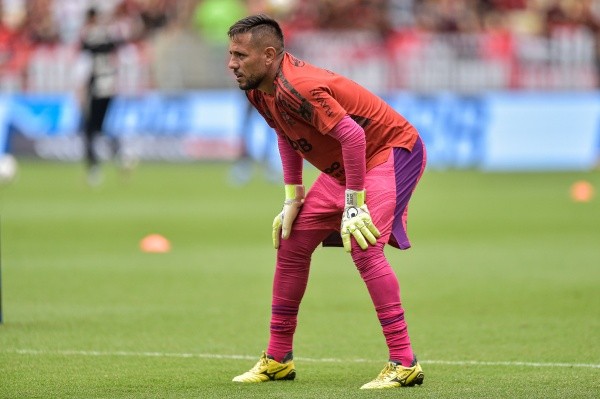 Foto: (Thiago Ribeiro/AGIF) - É pouco provável que Diego Alves fique no banco do Flamengo no próximo jogo da Libertadores
