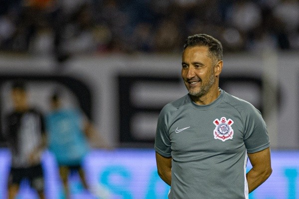 Foto: Marcos Zanutto/AGIF – Treinador Vítor Pereira não foi poupado pelo comentarista