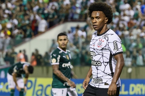 Foto: (Marcello Zambrana/AGIF) - Poupado contra a Portuguesa-RJ, Willian entrou apenas no segundo tempo do clássico entre Corinthians e Palmeiras